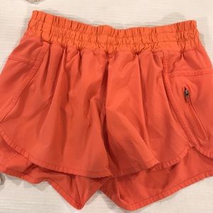 Lululemon Tracker Short in Coral. Size 8
